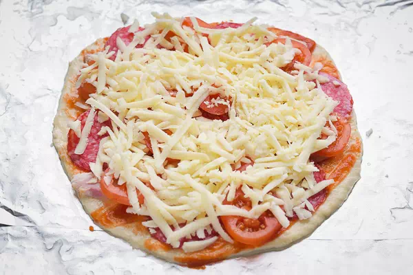 пицца в духовке без дрожжей рецепт фото 8